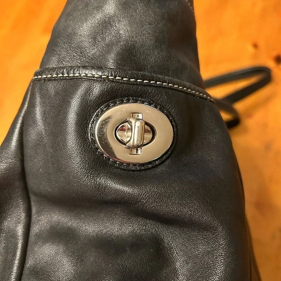 Coach Vintage Black Leather Hand Bag - Picture 7 of 16